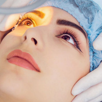 dr-roberto-baquero-ojos-oftalmologia-medico-onftalmologo-bogota-cataratas-especialistas-cirugia-refractiva-especialista-4